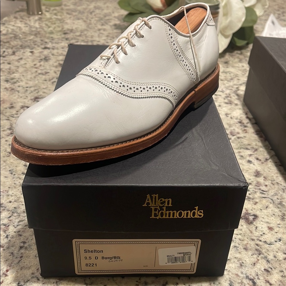 Allen Edmonds Men's White Leather Oxford Shoes